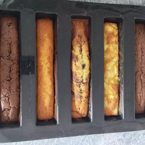5 cakes 