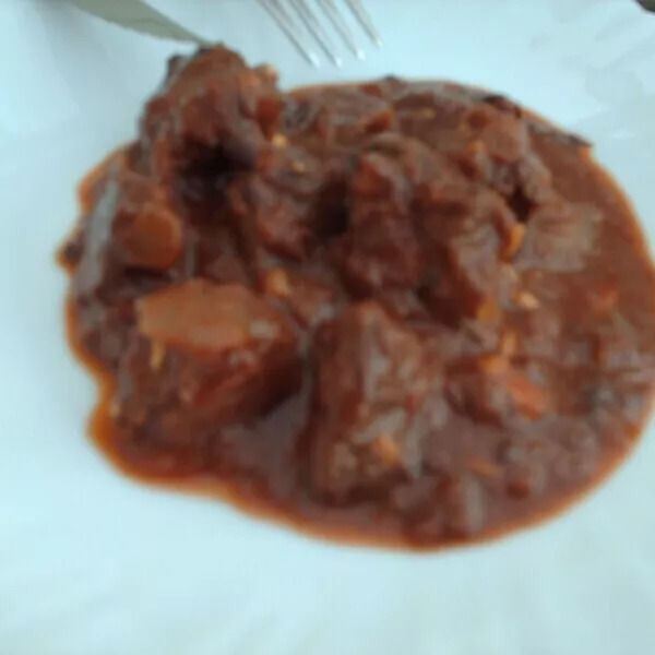 Boeuf aux pruneaux et épices diverses