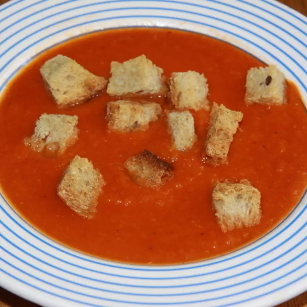 Soupe à la tomate et au fenouil et ses croûtons
