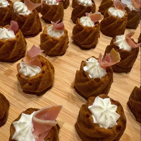 Spirales pesto rosso, saint moret et jambon de parme