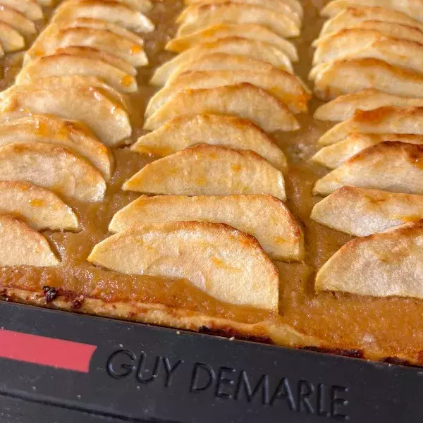 Tarte fine aux pommes caramélisées
