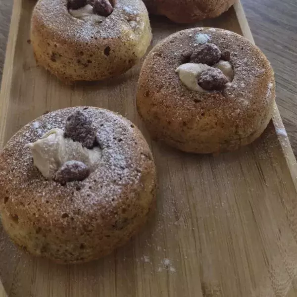 Moelleux pommes-noix et son nappage noisettes goût Bueno 