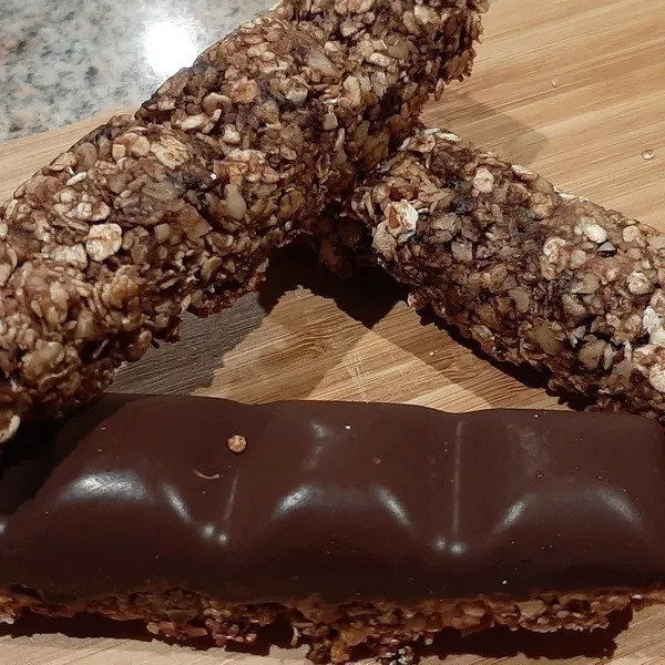 Barres de céréales au chocolat.