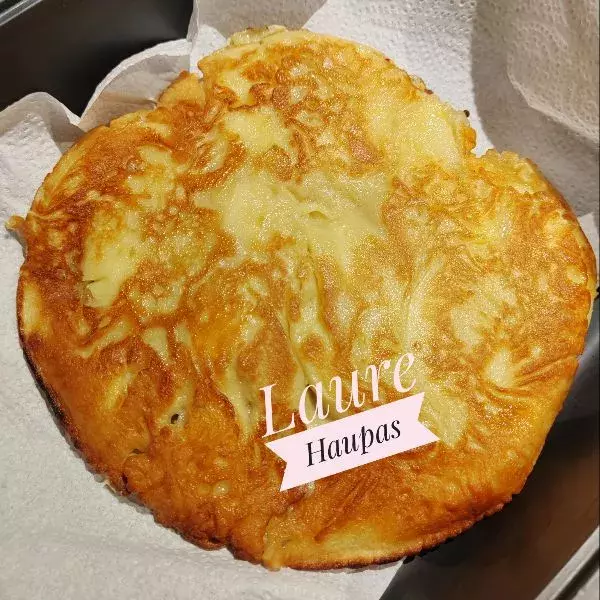 Crêpes alsaciennes épaisses aux pommes et sucre cannelle