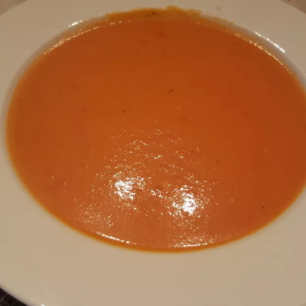 Soupe à la patate douce et aux tomates 