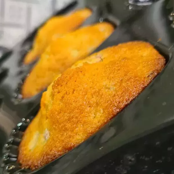 Madeleines à la rhubarbe