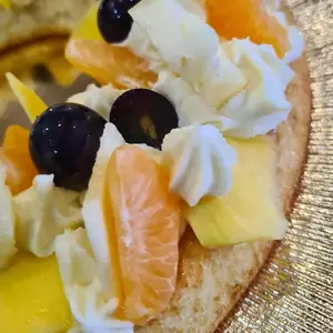 Couronne au chocolat blanc et fruits frais