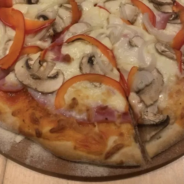 Pizza jambon légumes