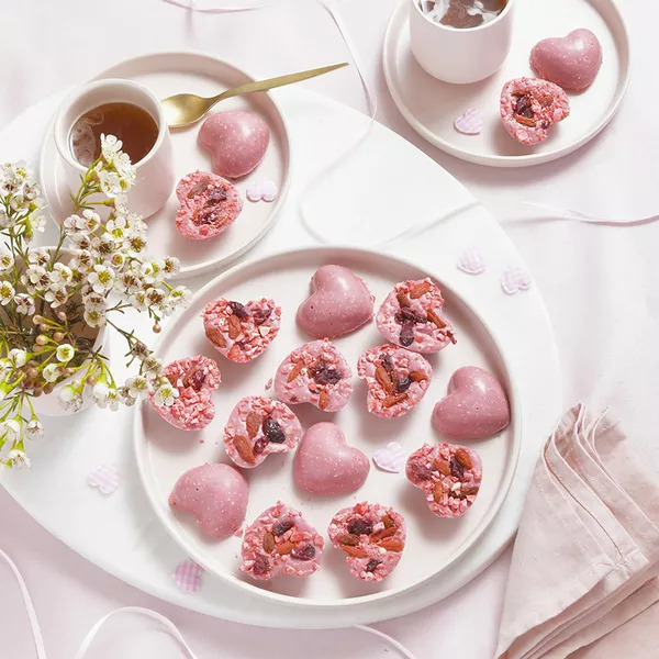 Petits chocolats ruby aux pralines roses