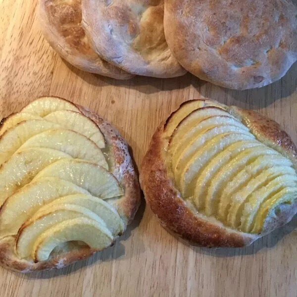 Pâte à pizza/ focaccia façon tarte aux pommes