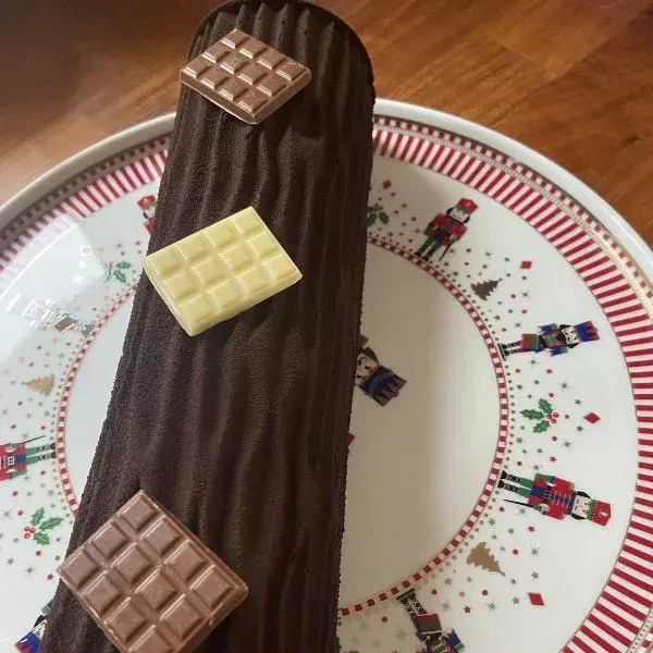 Bûche chocolat insert framboise
