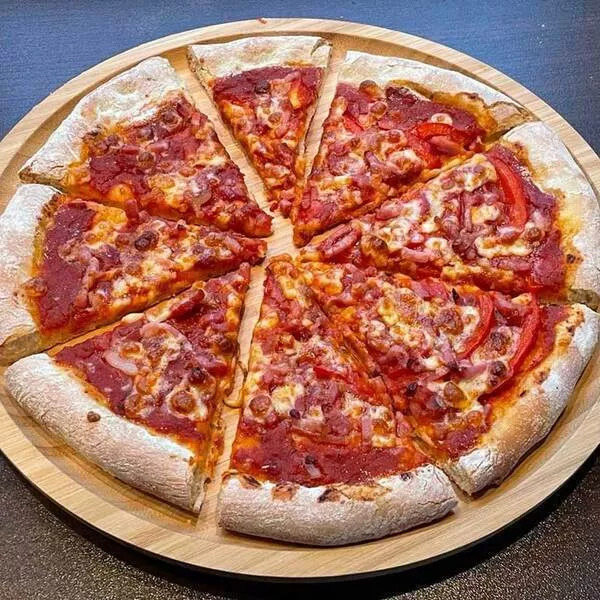 Pizza cuite sur pierre