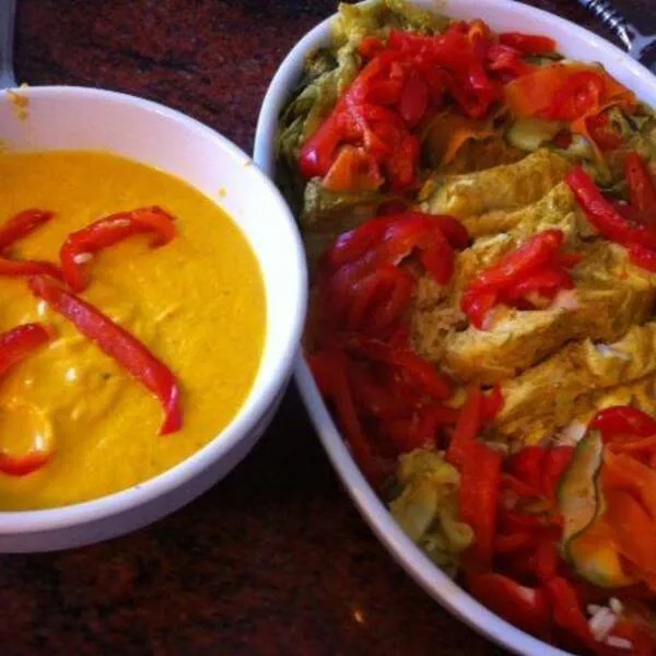 Émincé de poulet et tagliatelles de légumes, sauce velours au Curry