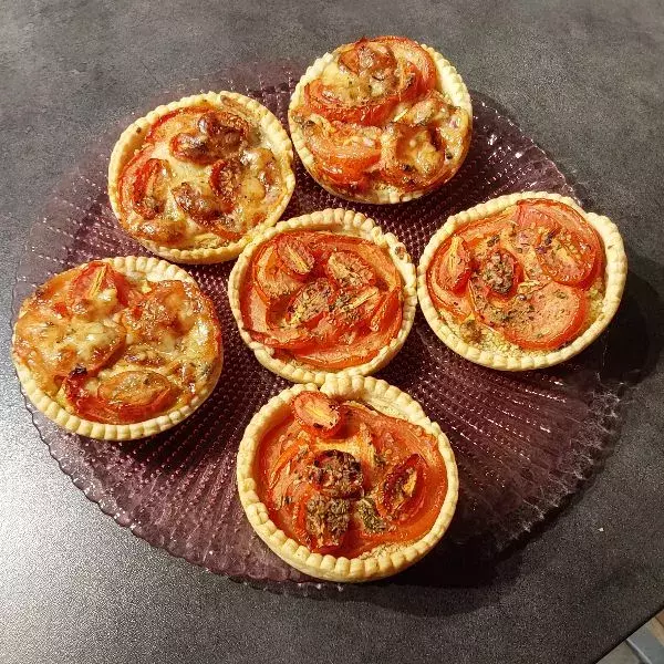 Tartelettes à la tomate et roquefort 