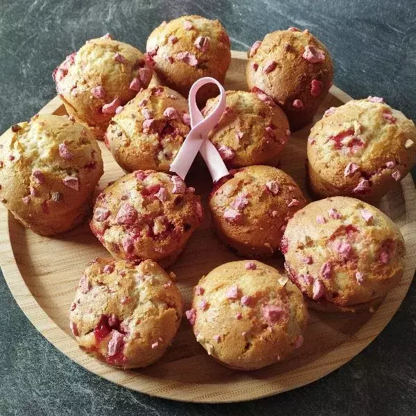 Muffins fraises et pralines roses