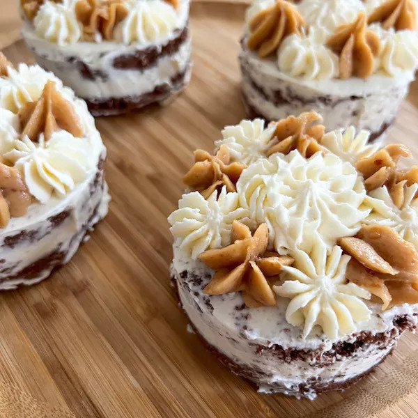 Mini naked cakes chocolat beurre de cacahuètes