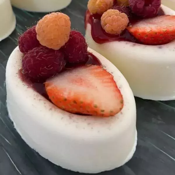 Panna cotta vanille aux fruits rouges