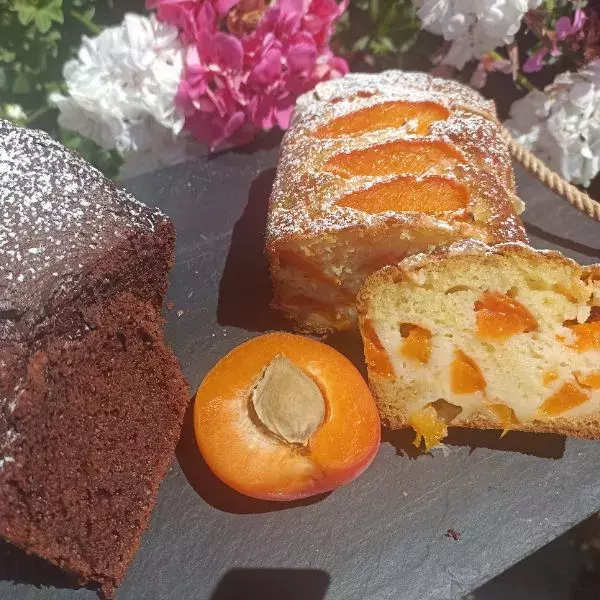 Cake au yaourt et aux abricots, cake au chocolat