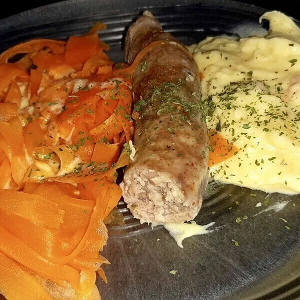 Saucisses, purée de pommes de terre et tagliatelles de carottes sauce à la moutarde (Recette de Marie-Pierre version XL)