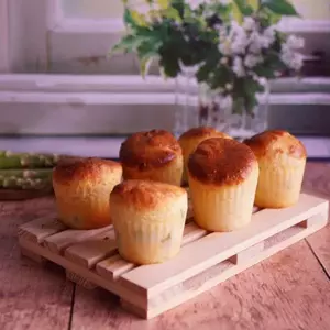 Muffins aux asperges et parmesan