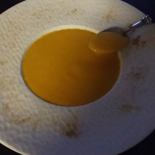 Velouté de lentilles corail au lait de coco