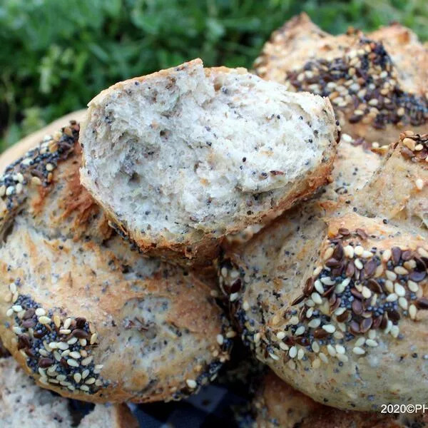 Petits pains aux graines (sésame, pavot, lin brun)