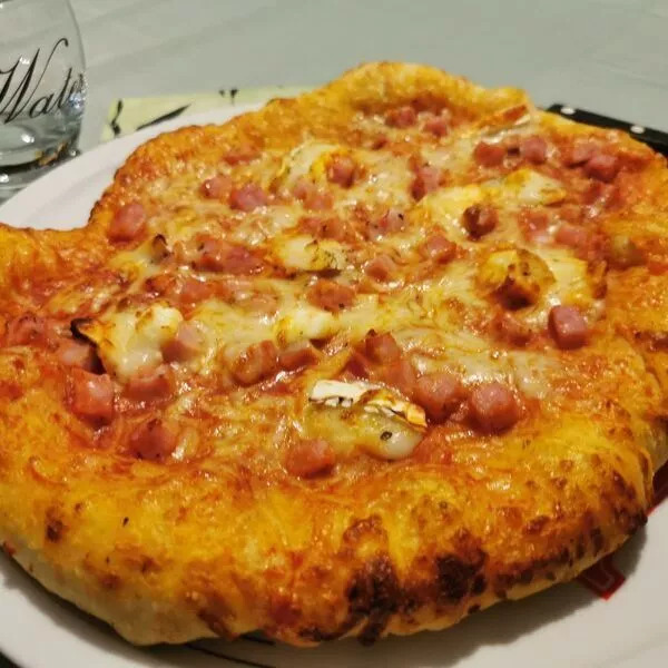 Pizza maison jambon fromage