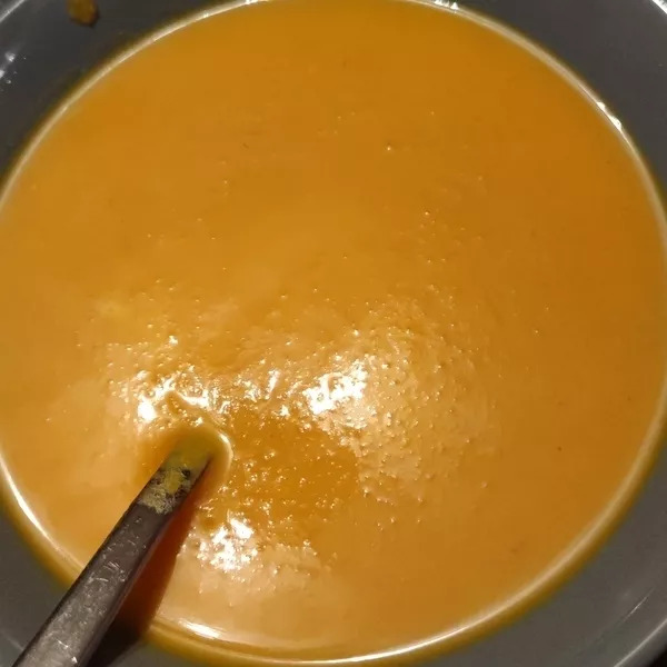 Velouté de carottes et patates douces au curry
