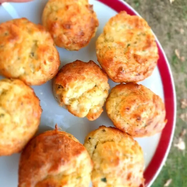 Mini Muffins aux courgettes, basilic et pignons