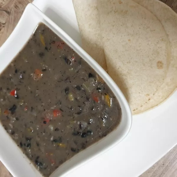 soupe d'haricots noir à la costaricaine de Jamie Oliver