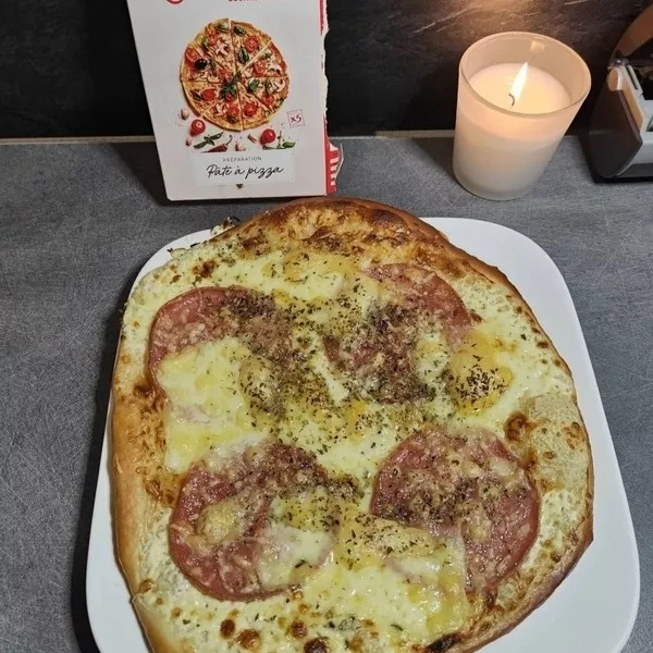 Pizza salami 