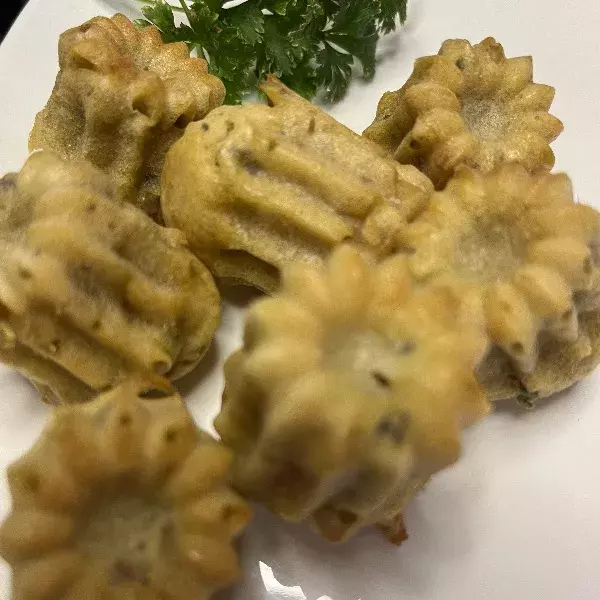 Minis cannelés roquefort et pignon