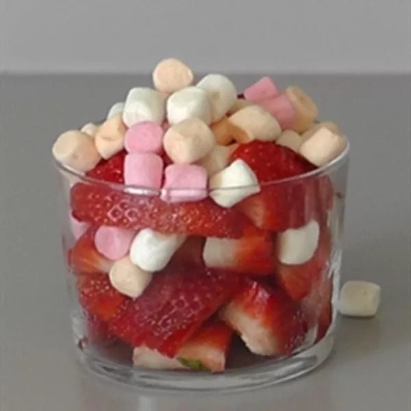 Salade de Fraises aux Mini-Marshmallows