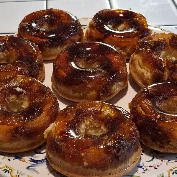Gâteaux tatins de pommes en donuts