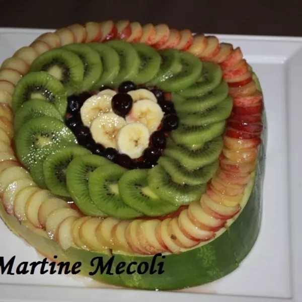 Tartes aux fruits sur fonds de pastèque