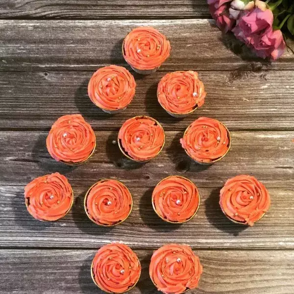 The  pink cupcakes 