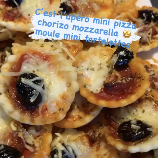 Mini pizza chorizo mozzarella origan