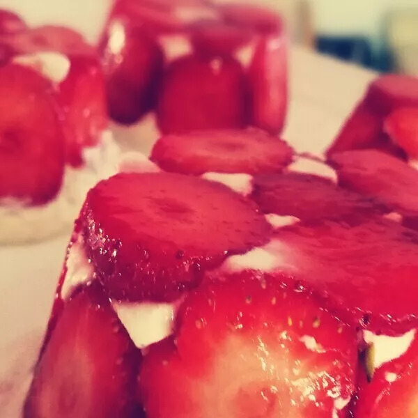 Dôme aux fraises a la crème de mascarpone