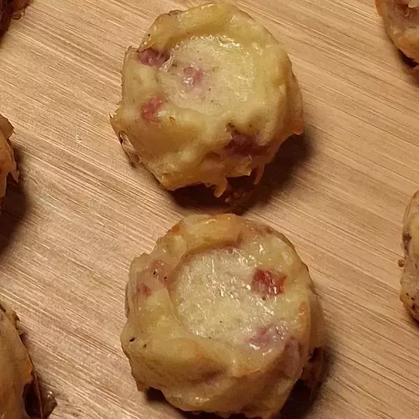 Bouchées aux allumettes et fromage