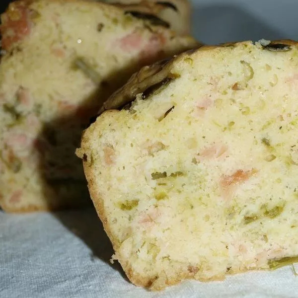 Cake au saumon et asperges