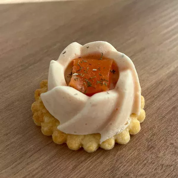 Panna cotta saumon sur sablé parmesan