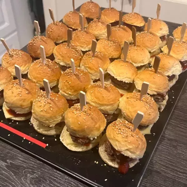 30 Mini burgers 
