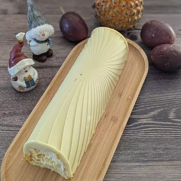 Bûche ananas passion 