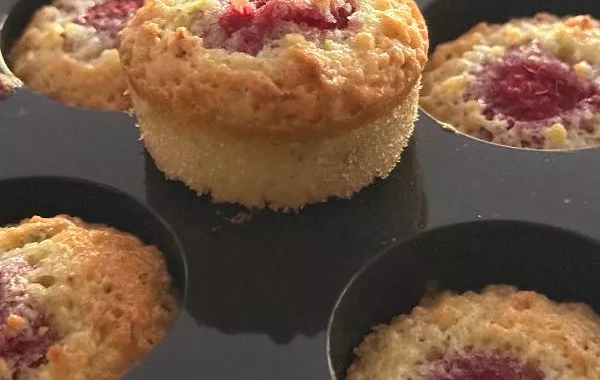 Petits financiers pistache framboises