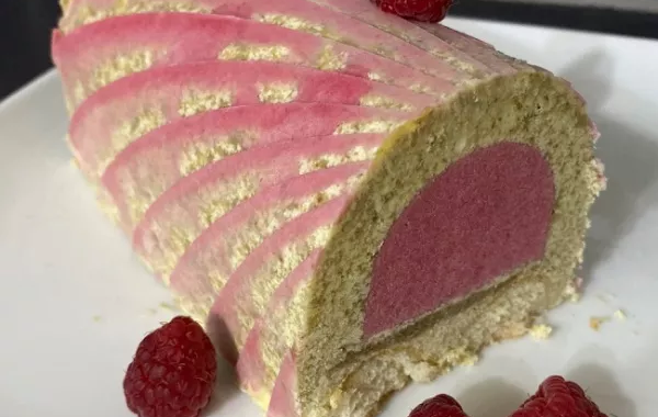 Bûche façon mousse de framboise et de pistache