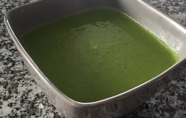 Crème de petits pois, menthe et chèvre frais