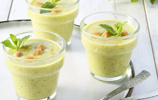 Crème de courgettes et de pois chiches à la menthe