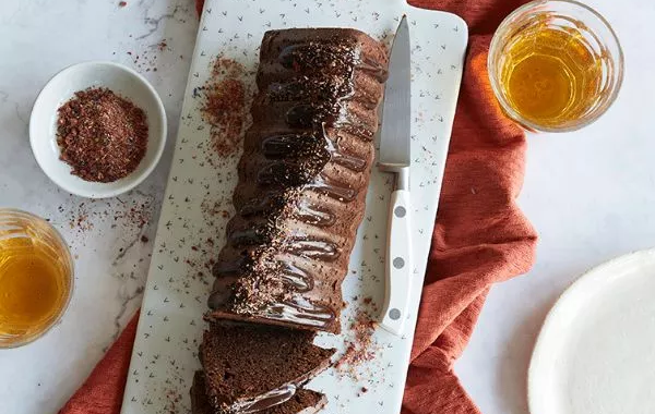 Cake chocolat, fleurs et épices