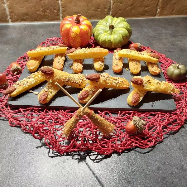 DOIGTS DE SORCIÈRES AUX PARMESAN 