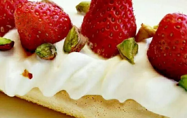PAVLOVAS INDIVIDUELLES PISTACHES FRAISES